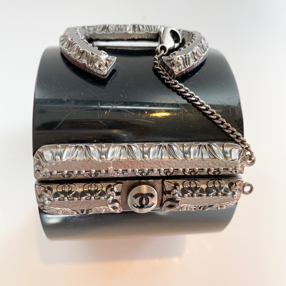✨SOLD✨Authentic CHANEL Acrylic Cuff Bracelet - Picture 7 of 8